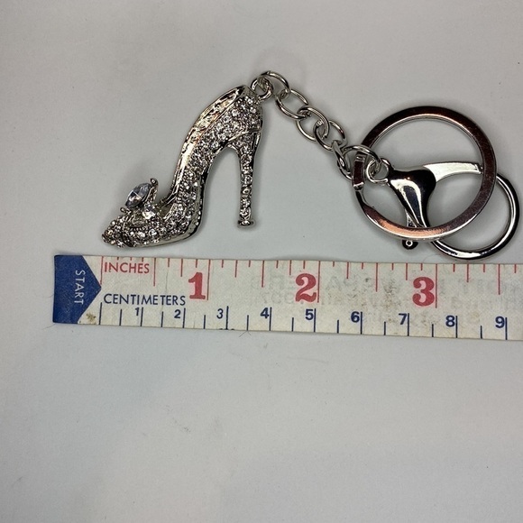 SILVER HEEL KEYCHAIN ✨✨✨ - Picture 3 of 3